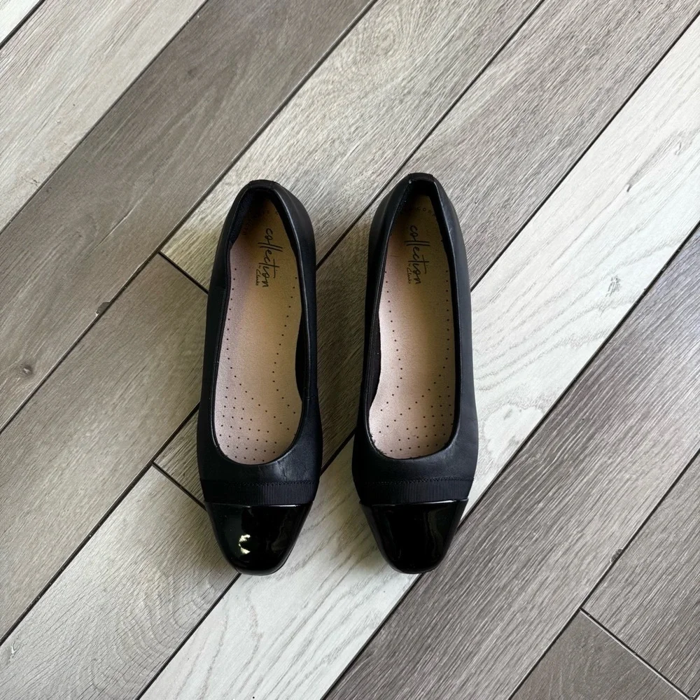 Clarks Womens Juliet Monte Leather Toe Cap Loafers | Size: 9 | New Never Used - Picture 2 of 6